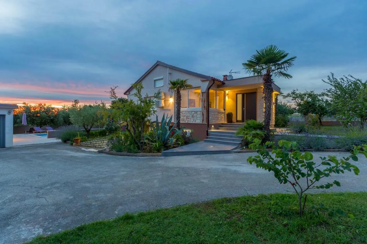 Kaštelir Villa Viktoria Poll&Garden View