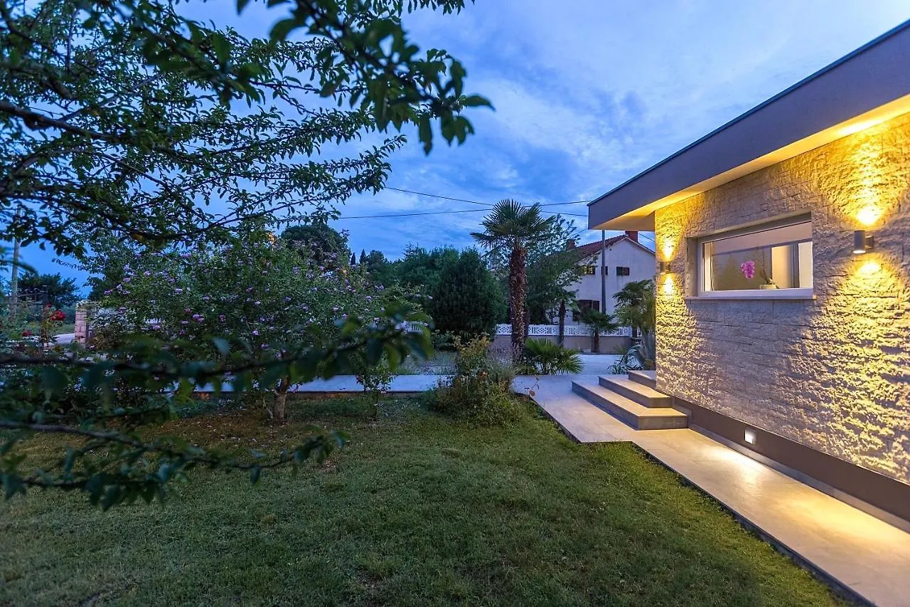 Kaštelir Villa Viktoria Poll&Garden View